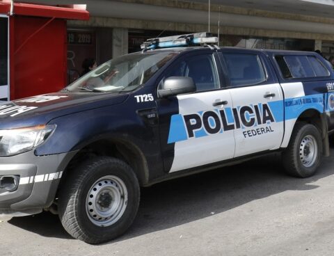 They arrest a false surgeon while performing an intervention in Constitución