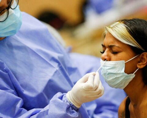 Third wave of coronavirus: daily infections and deaths continue to drop