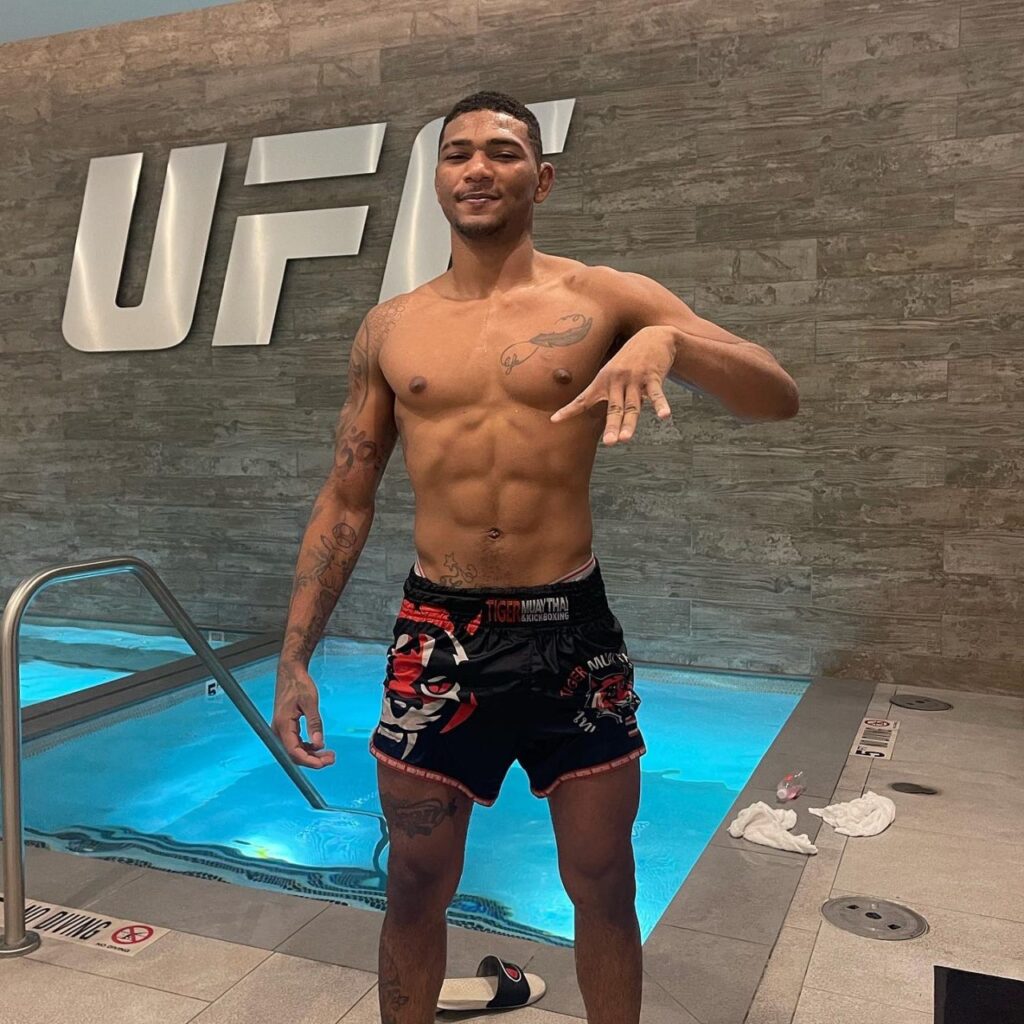 Today the second Ecuadorian debuts in the UFC