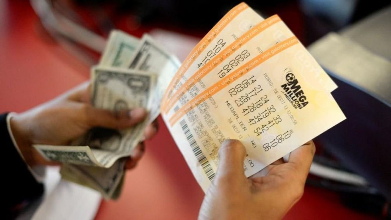 Two Chileans have already won in the US MegaMillions without leaving their home.  The well accumulates USD$421 million