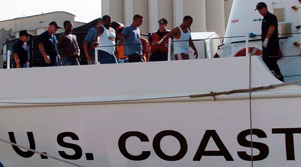 US Coast Guard rescue 19 Cubans who were shipwrecked near the Florida Keys