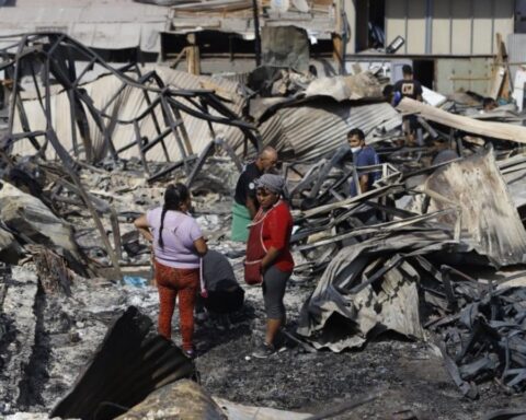 "We lost everything": 100 Bolivian families affected by the fire in Iquique