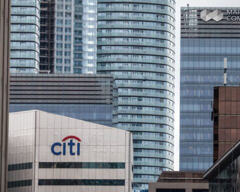 What taxes will Citigroup pay for the sale of Banamex?