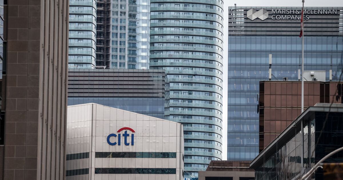 What taxes will Citigroup pay for the sale of Banamex?