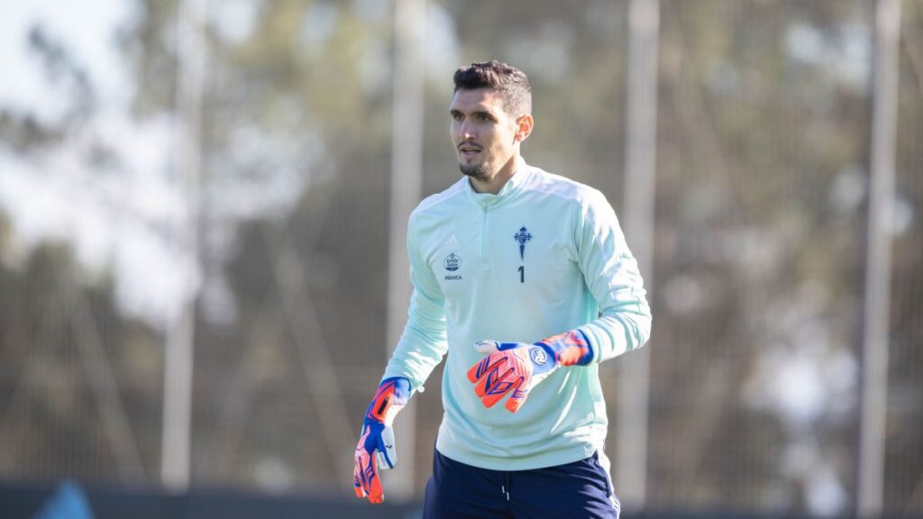 El portero argentino Matías Dituro, durante un entrenamiento del Celta.