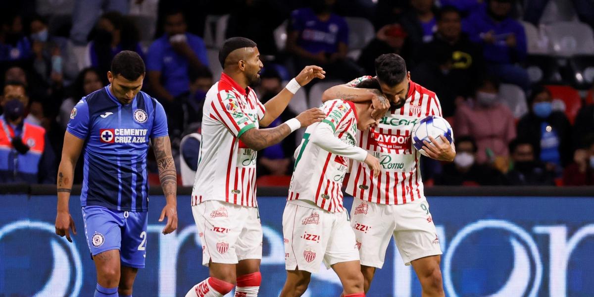 1-2: Necaxa surprises Cruz Azul