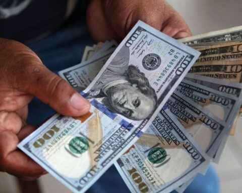 Dollar today: how much is the foreign currency trading for this Saturday, February 12