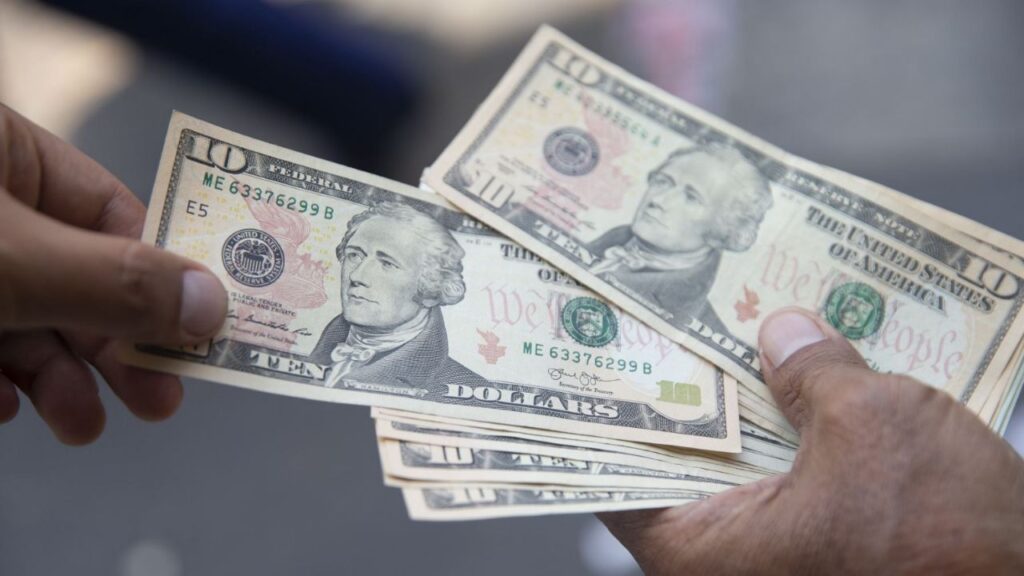 Dollar today: how much is the foreign currency trading for this Monday, February 21