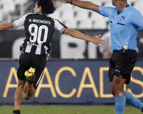 17-year-old jewel shines, Botafogo wins and resumes the tip of Carioca