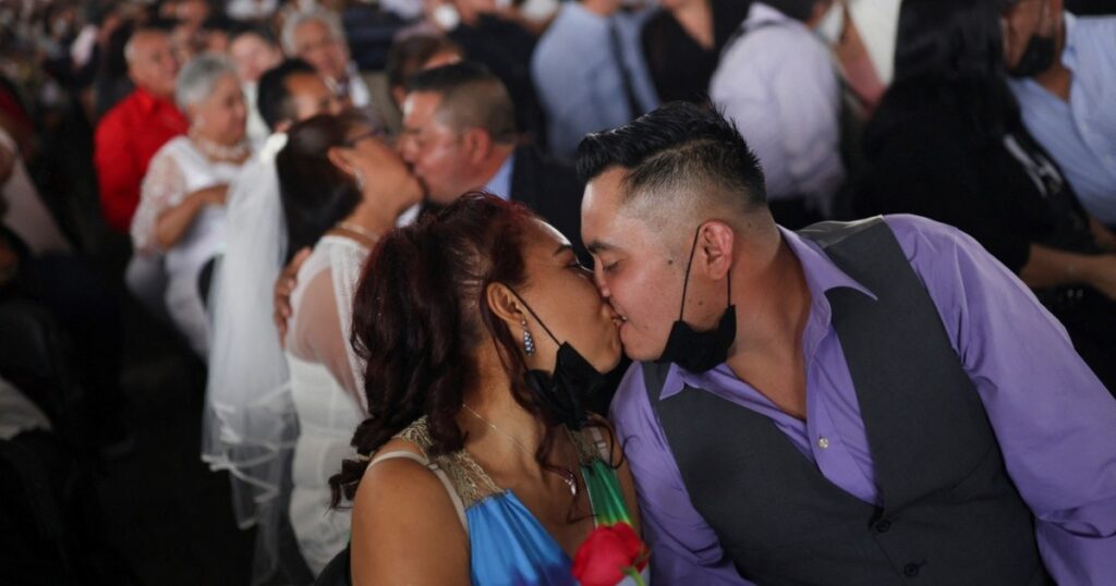 661 couples get married in Neza on Valentine's Day