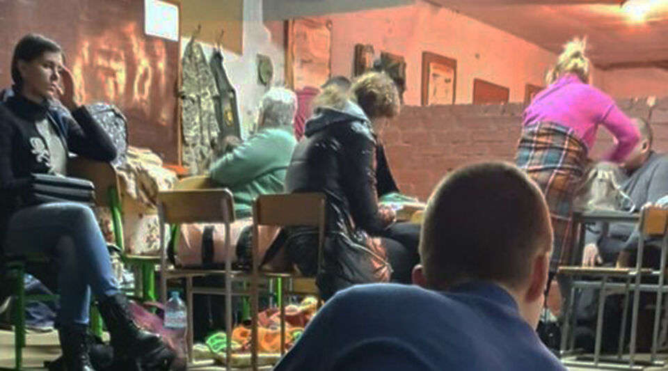 A Cuban baseball player passes the "saddest night of his life" with his family in a shelter in Kiev