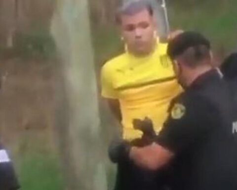 A former player of Atlético de Madrid, arrested with a gun