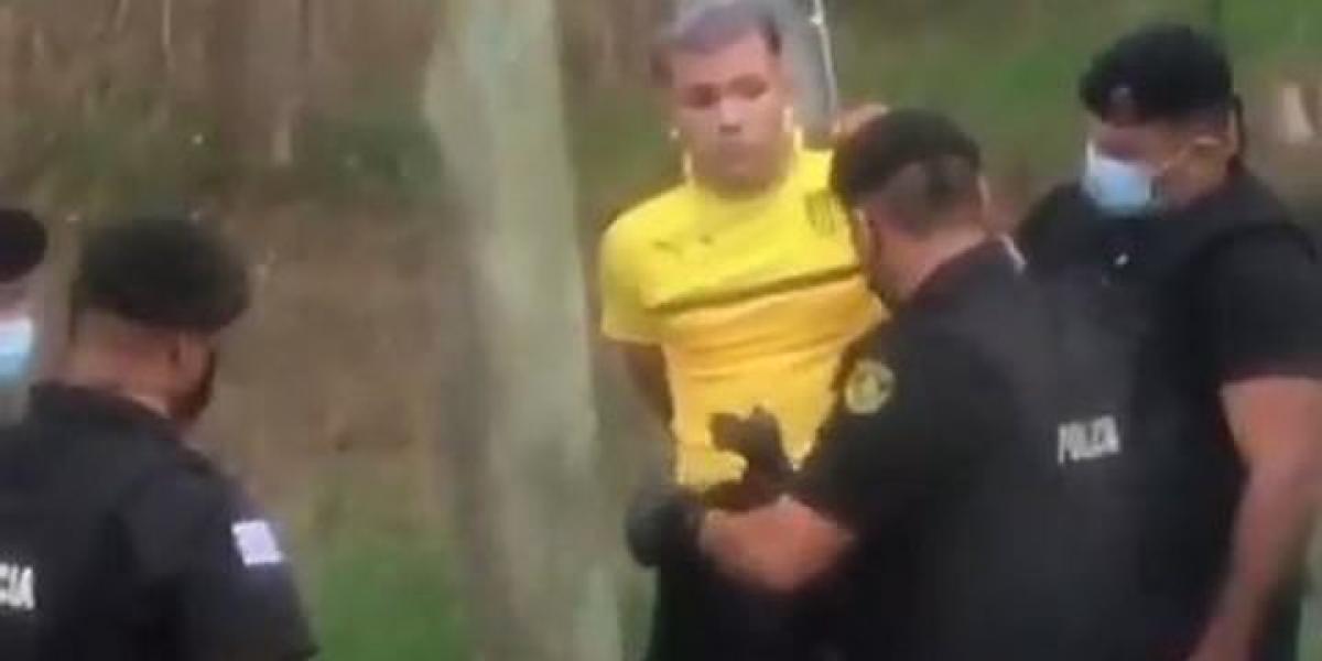 A former player of Atlético de Madrid, arrested with a gun