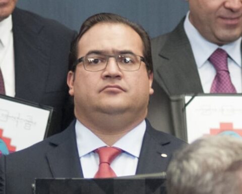 A judge denies suspending the arrest warrant against Javier Duarte for disappearances