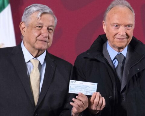 AMLO acknowledges that they returned 2,000 million pesos to the FGR "donated" for "raffle" of the airplane