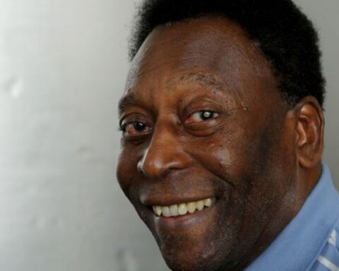 Admitted to treat cancer, Pele recovers from urinary tract infection