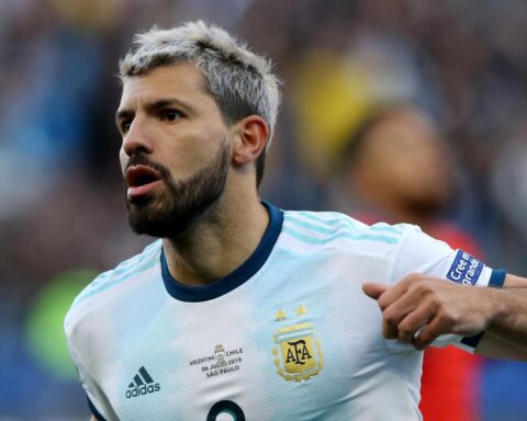 Agüero could go to the World Cup... as part of the Argentina coaching staff!