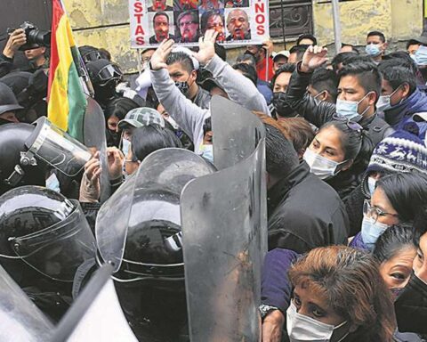 Áñez upset and the tension rose in the streets