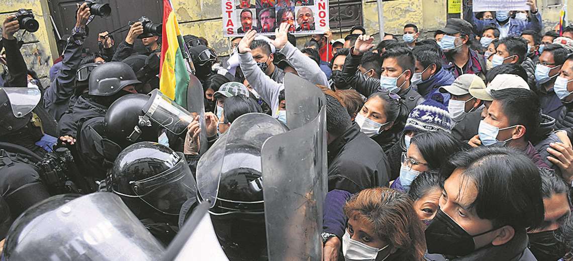 Áñez upset and the tension rose in the streets