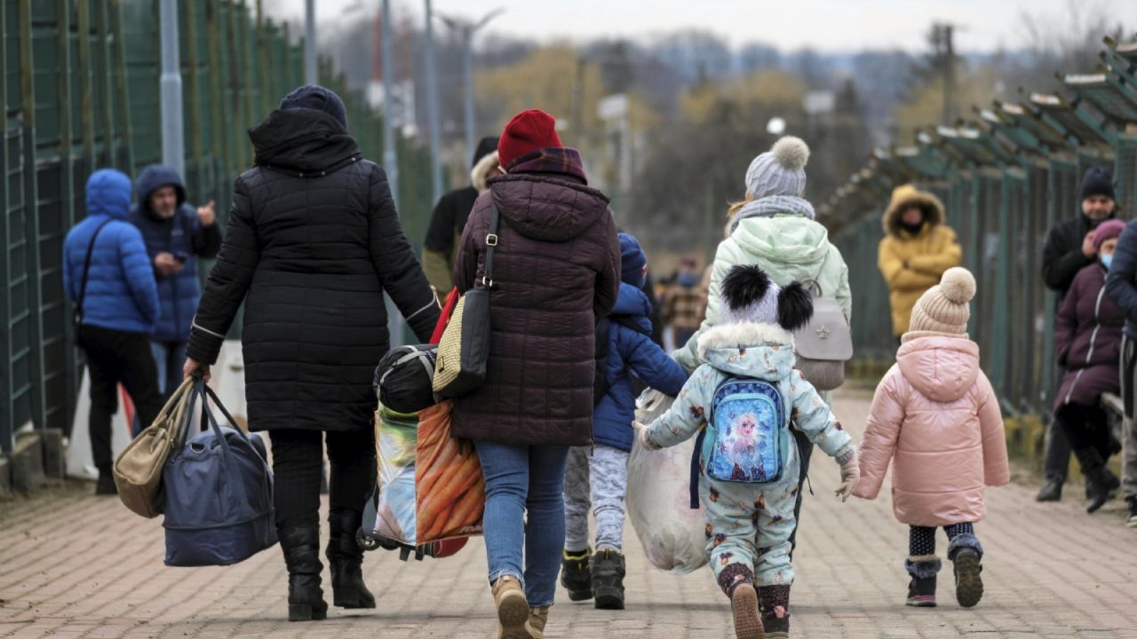 Argentine families who traveled to Ukraine for surrogacy managed to leave the country