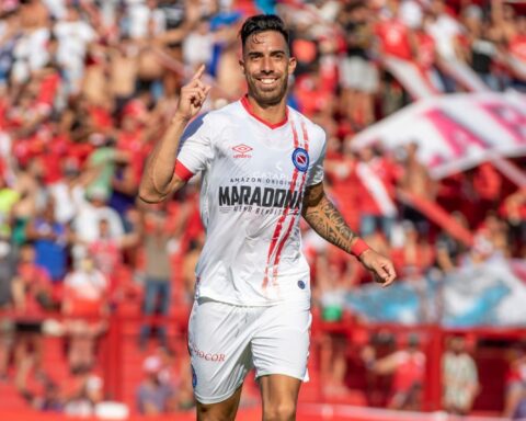 Argentinos Juniors and Students keep winning