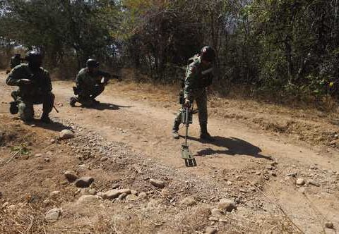 Army deactivates mines in Michoacán;  explosives in drones cause greater fear