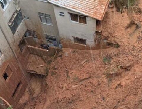 At least 6 dead from 49 avalanches in the city of Petrópolis, in the mountains of Rio de Janeiro