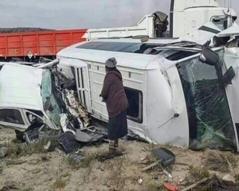 At least five dead and 16 injured leave a collision between a minivan and a car on the Arequipa-Puno road (VIDEO)