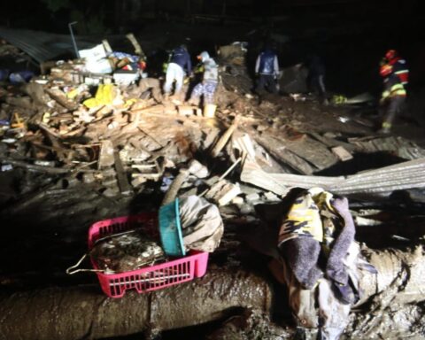 Authorities confirm 11 dead and 32 injured by flood in Quito