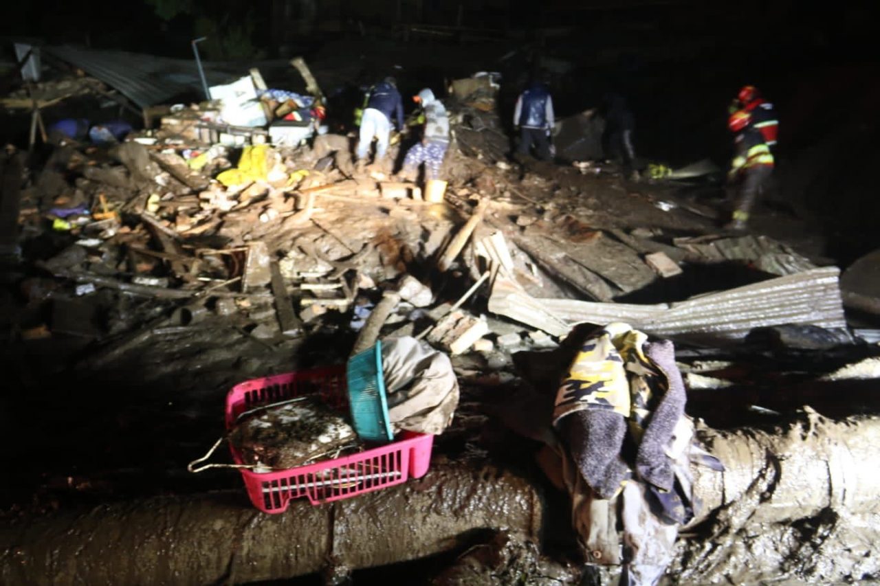 Authorities confirm 11 dead and 32 injured by flood in Quito