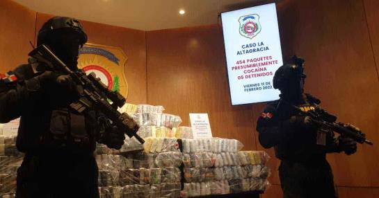 Authorities seize 454 drug packages and arrest five men in La Altagracia