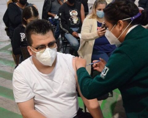 COVID-19: Mexico exceeds 5.5 million cases and 318,000 deaths