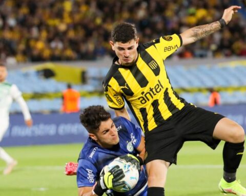 Champion Peñarol debuts with defeat against Fénix