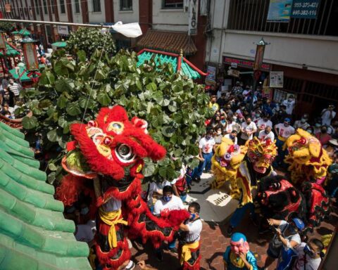 Chinatown of Lima dresses up