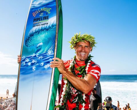 Close to turning 50, Kelly Slater wins Pipeline title