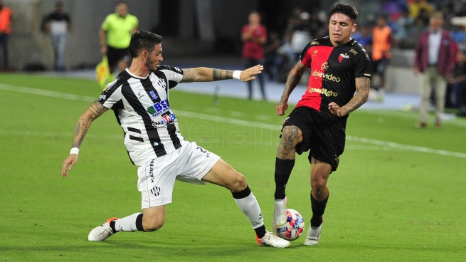 Colón took advantage of an arbitration error and beat Central Córdoba