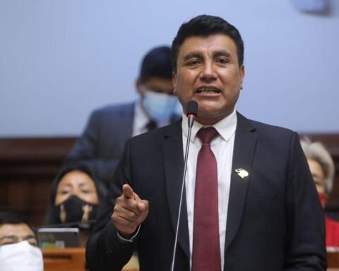 Congressman Óscar Zea: "We did not expect Héctor Valer to be at the head of the cabinet"