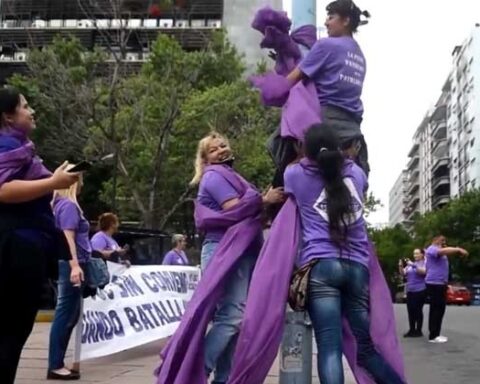 Controversy between the PIT-CNT and feminists over the general strike on March 8 Women's Day