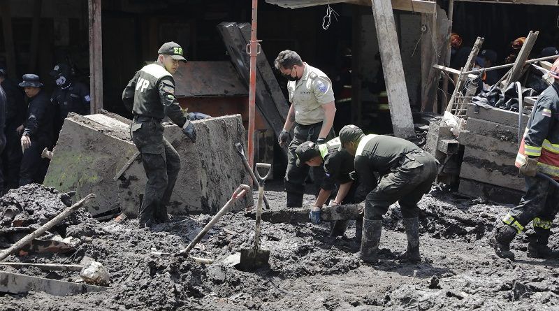 Debris from the landslide in Quito goes to the Bicentennial