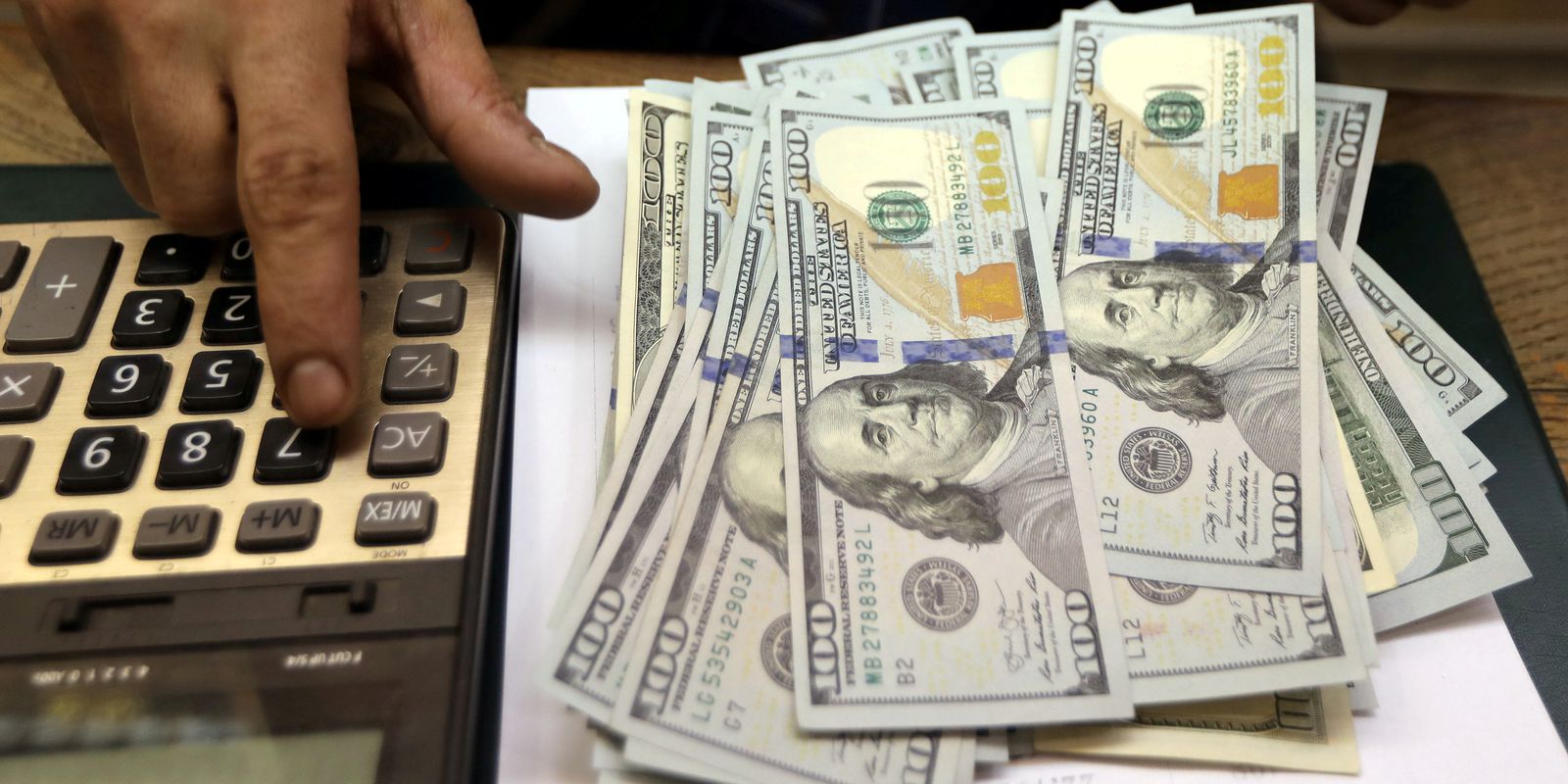 Dollar drops to R$5.10, even with tensions in Ukraine