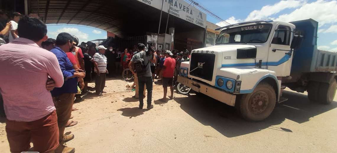 Dump truck runs over motorcycle taxi and causes the death of a minor