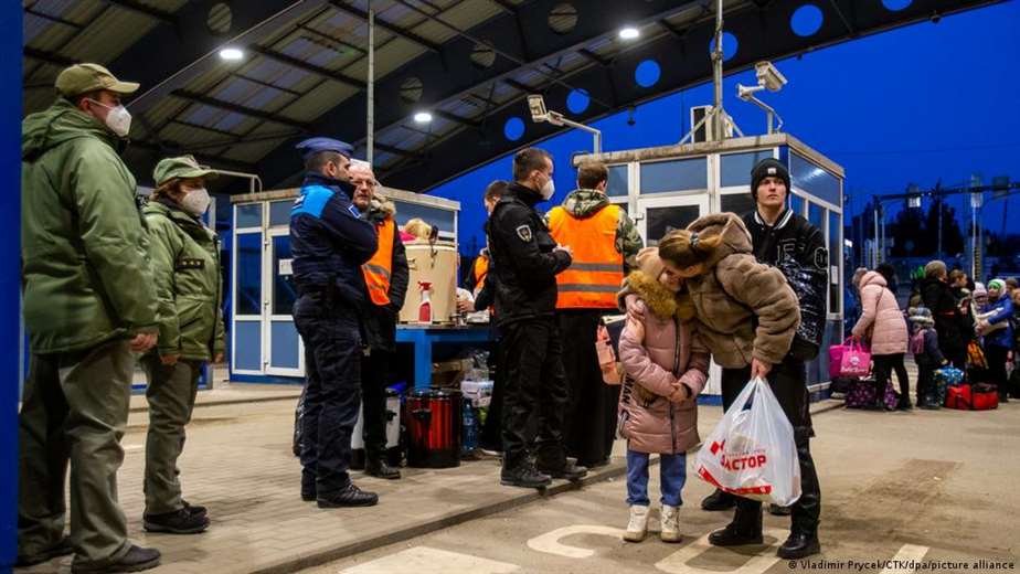 EU organizes response to possible wave of displaced people from Ukraine