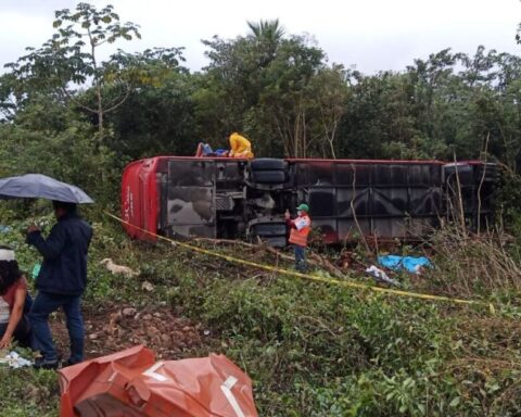 Eight deceased after bus crash with truck of the Mayan Train work