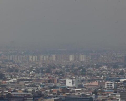 Environmental and hospital alert declared in Bogotá