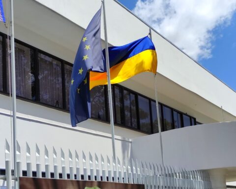 European Union raises the Ukrainian flag at its headquarters in Managua