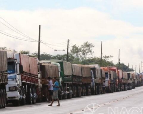 Eventual stoppage of truckers would generate shortages, they warn