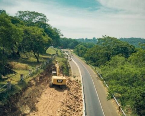 Expansion works continue for the third lane on the Caacupé hill