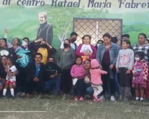 Families of San José de Cusmapa take over “Fabretto” school to avoid confiscation