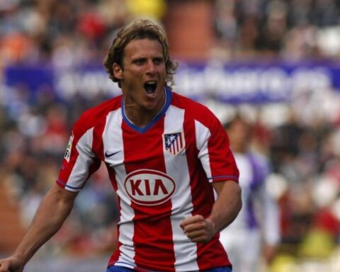 Forlán returns to football at the age of 42!