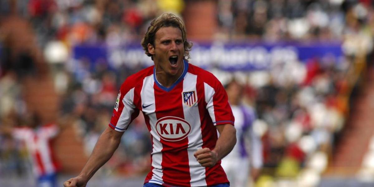 Forlán returns to football at the age of 42!